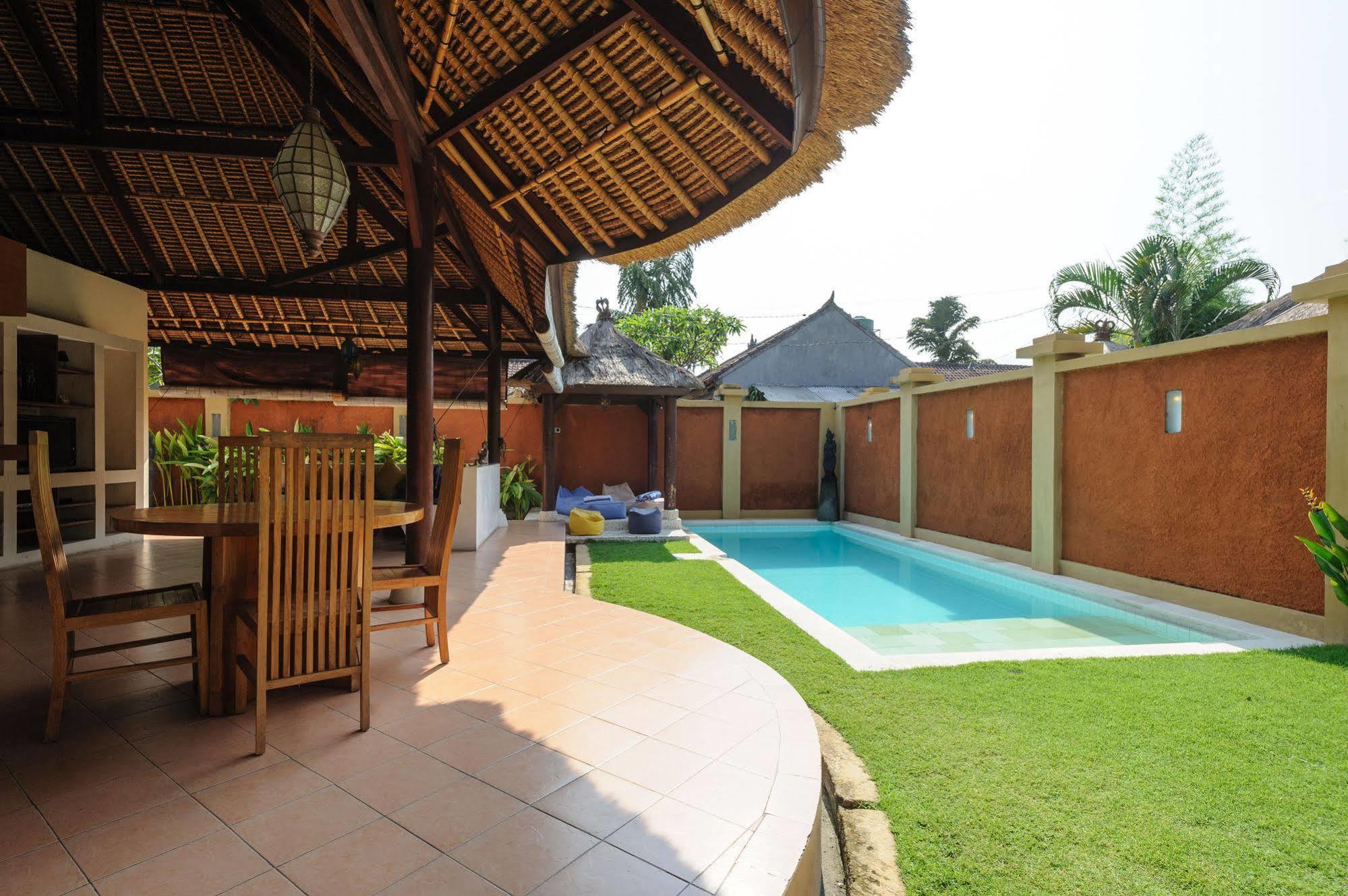 Alizee Villa Seminyak Exterior foto